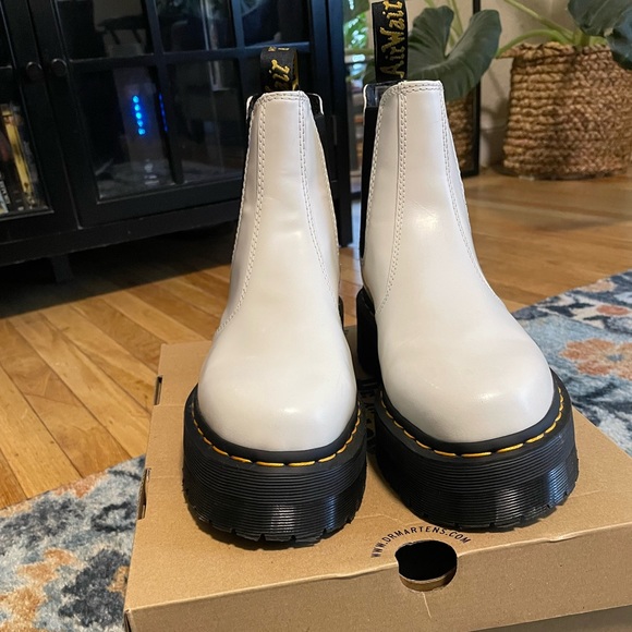 COPY - Dr. Marten white 2976 quad Chelsea boots - Picture 2 of 5